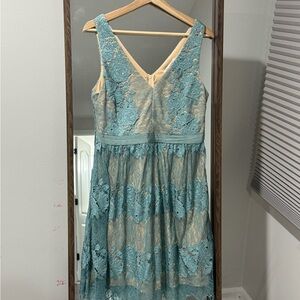 Elegant Lace Sleeveless Dress in Blue and Cream